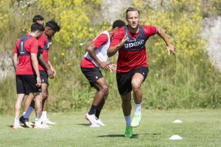 Le défenseur valaisan Reto Ziegler s’échauffe lors d'un entrainement du FC Sion pour la nouvelle saison du championnat de Super League.
